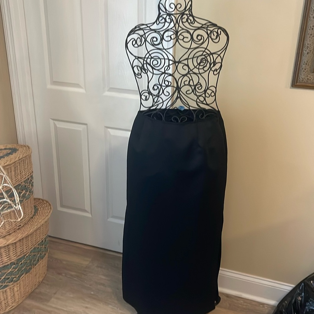 Woman black polyester/ satin skirt. Side slits.